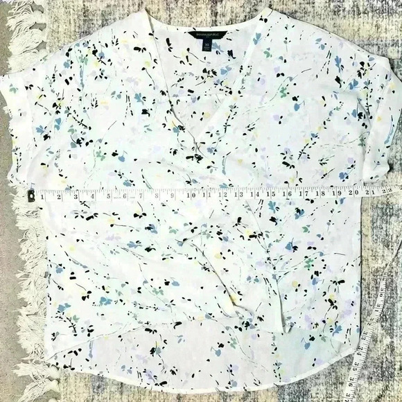Banana Republic Women’s Wrap-Front White Floral Top Size XS - Picture 12 of 14